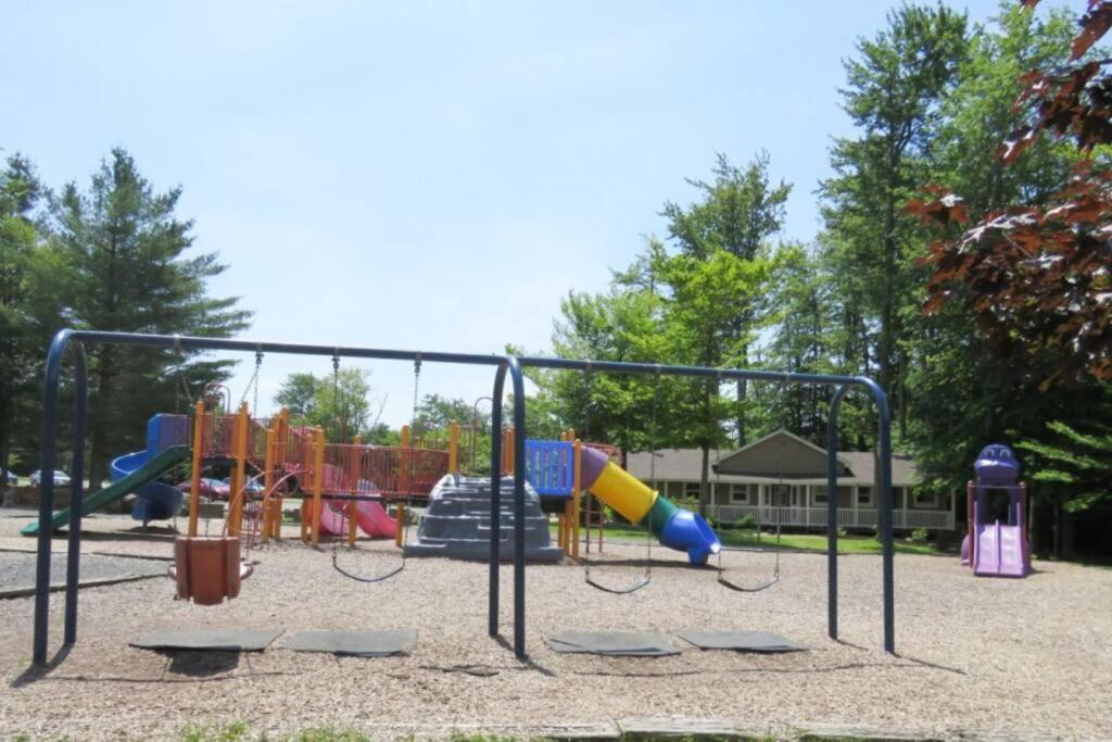 The Family Getaway Villa Tobyhanna Exterior photo